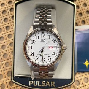 New Men’s Pulsar Stainless Steel Case Watch